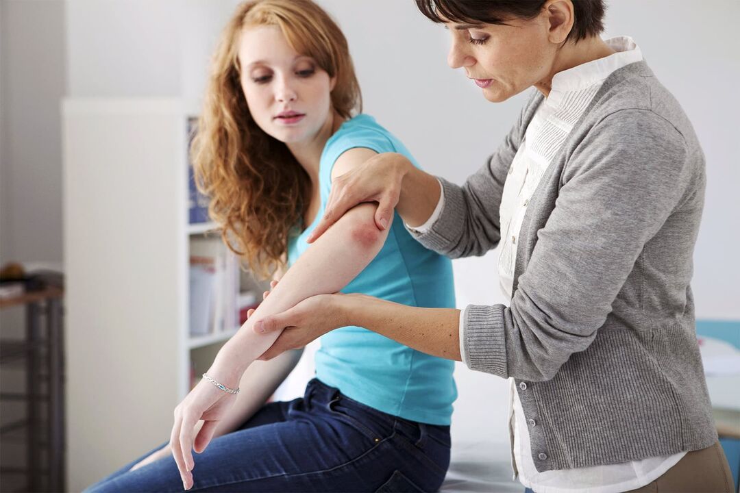 Diagnosing psoriasis begins with an external examination by a dermatologist